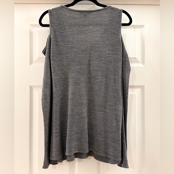 Roz & Ali Cold Shoulder Soft Gray Casual Sweater Top sz Small - Picture 3 of 5